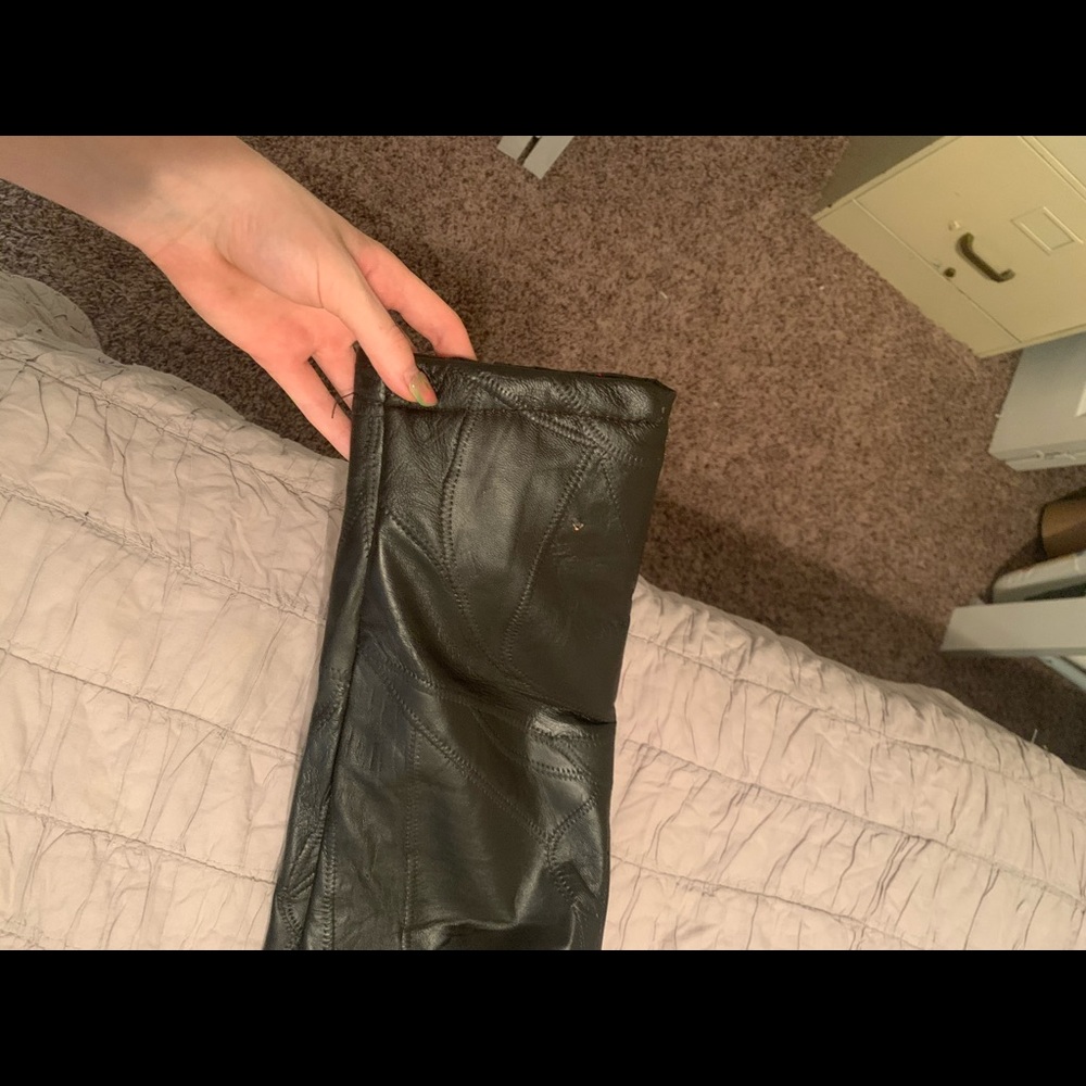 leather jacket - Picture 4 of 8